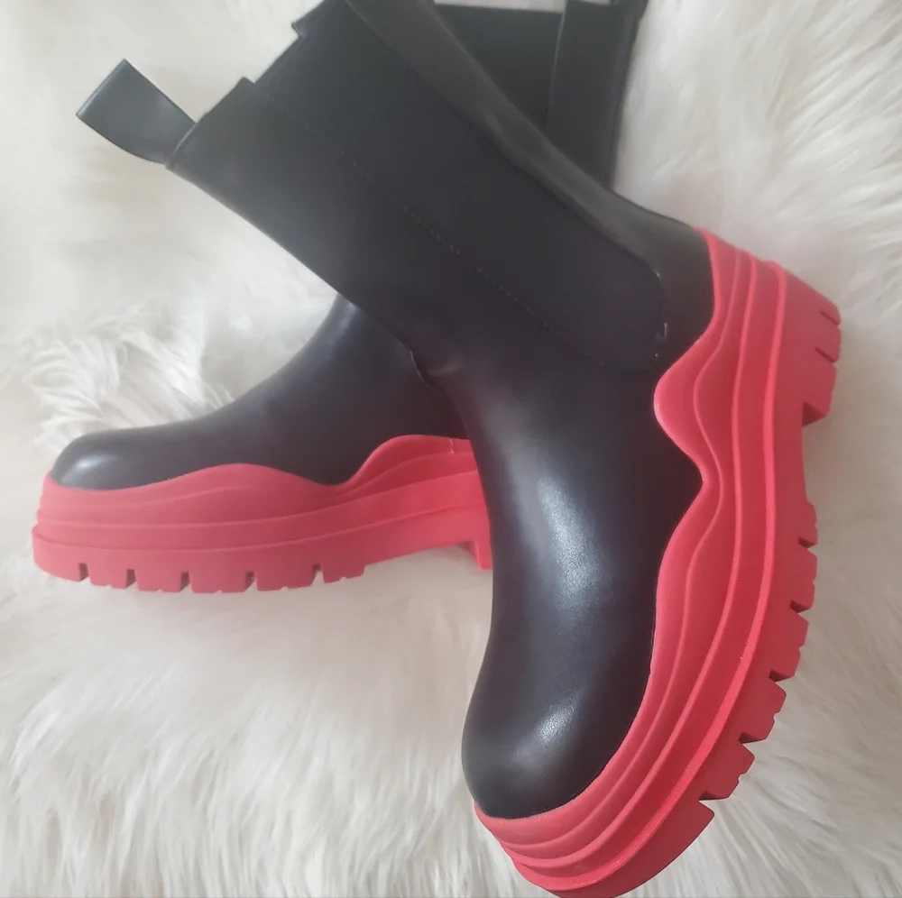 Boots - Picture 2 of 6